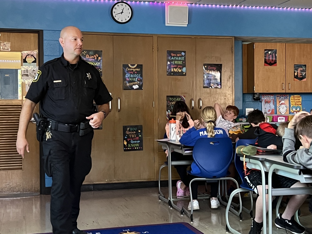 Image of 5th grade classroom during a DARE lesson.