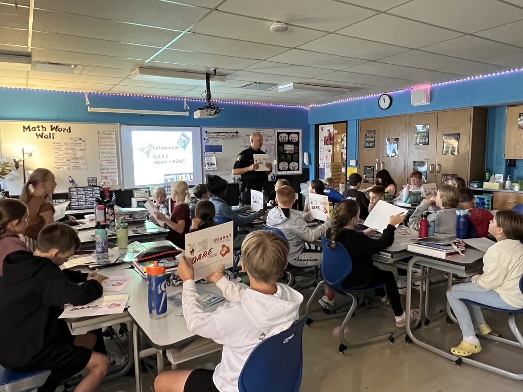 Image of 5th grade classroom during a DARE lesson.