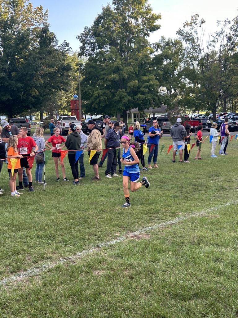 Image of Dundee runners at the Hillsdale Jamboree