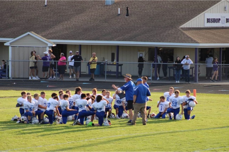 image of 7th grade football team and coaches
