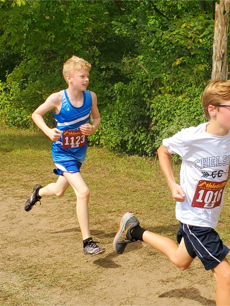Image of DMS cross country runners.